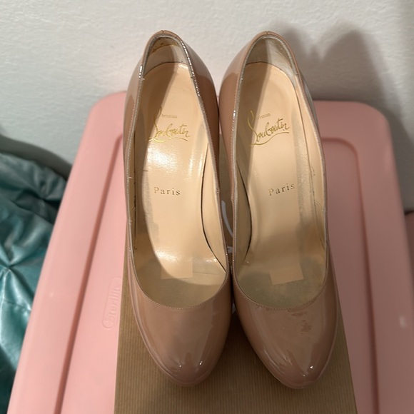 Updates Photos-Nude Patent used but in good condition Christian Louboutin Pumps. - Picture 9 of 11